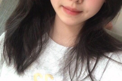 又一网红美女出八卦穿着被拳王摸腰双方都是已婚人士