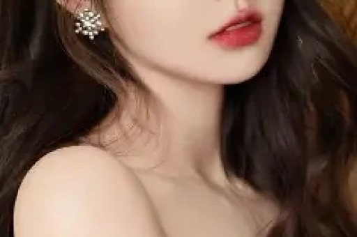 25岁男子猥亵20余名独行女性获刑8个月；“自己在淋雨却为小动物遮风挡雨”外卖小哥大雨中救断腿小狗感动无数网友｜三工晨报